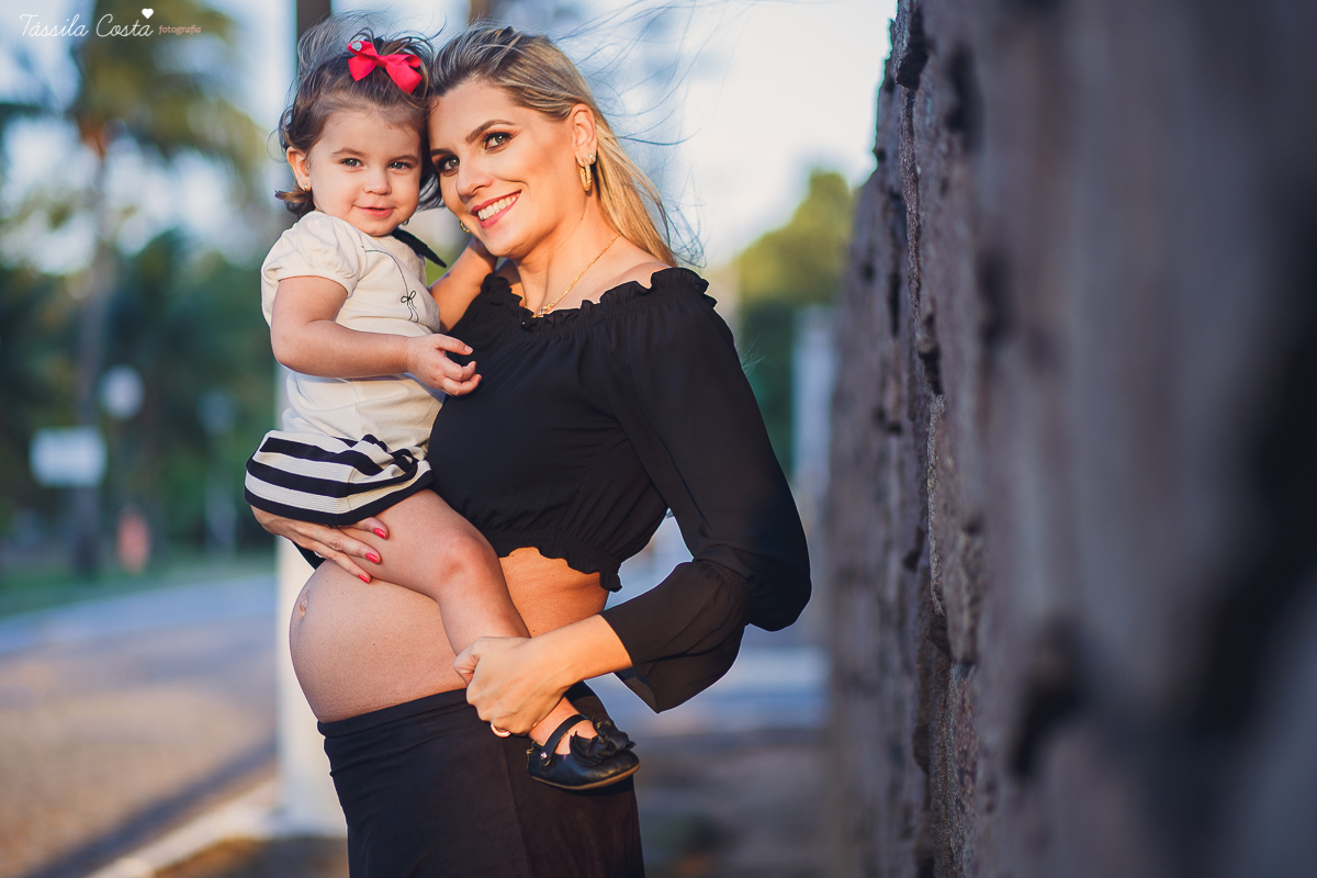 irmãs que engravidaram juntas, fazem ensaio fotográfico juntas, emocionante, em Vitória ES, local escolhido para as fotos foi a Ilha do Frade, lugar lindo para fotos de gestante em Vitória es