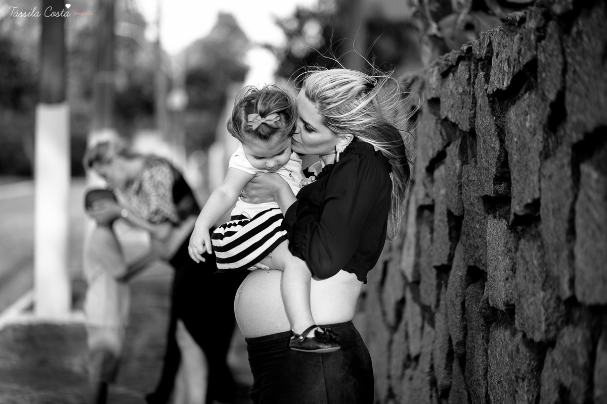 irmãs que engravidaram juntas, fazem ensaio fotográfico juntas, emocionante, em Vitória ES, local escolhido para as fotos foi a Ilha do Frade, lugar lindo para fotos de gestante em Vitória es