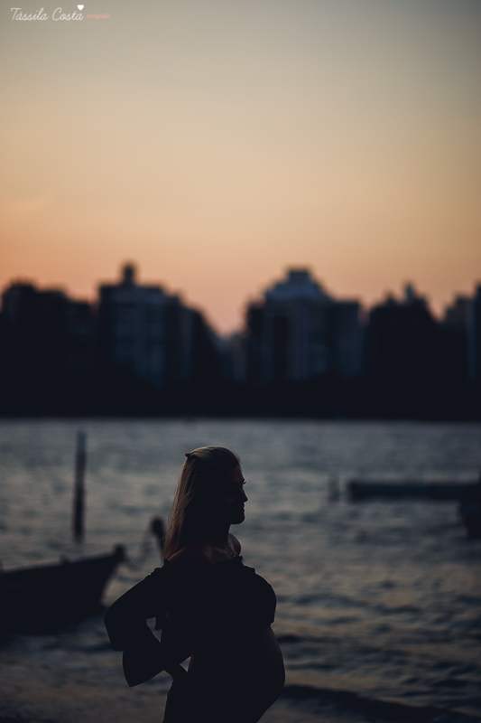 irmãs que engravidaram juntas, fazem ensaio fotográfico juntas, emocionante, em Vitória ES, local escolhido para as fotos foi a Ilha do Frade, lugar lindo para fotos de gestante em Vitória es