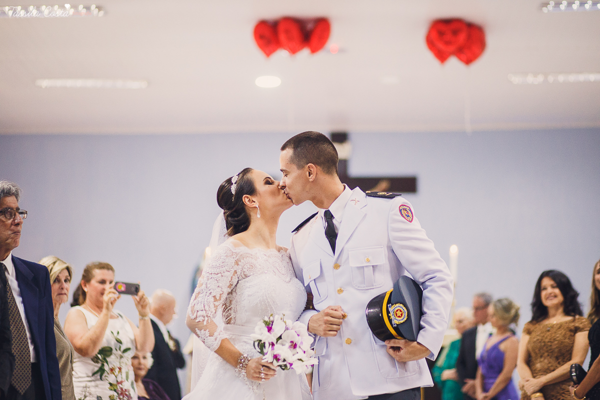 fotos de casamento realizado em Guarapari, litoral do Espírito Santo, sítio dos sonhos para fazer festa de casamento em Guarapari, noivos lindos e apaixonados, fotografia de casamento vitória es