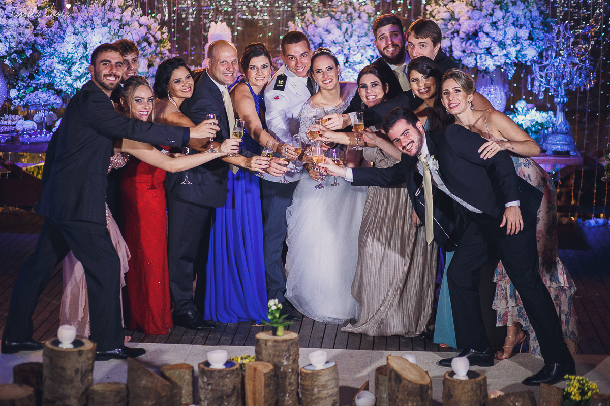 fotos de casamento realizado em Guarapari, litoral do Espírito Santo, sítio dos sonhos para fazer festa de casamento em Guarapari, noivos lindos e apaixonados, fotografia de casamento vitória es
