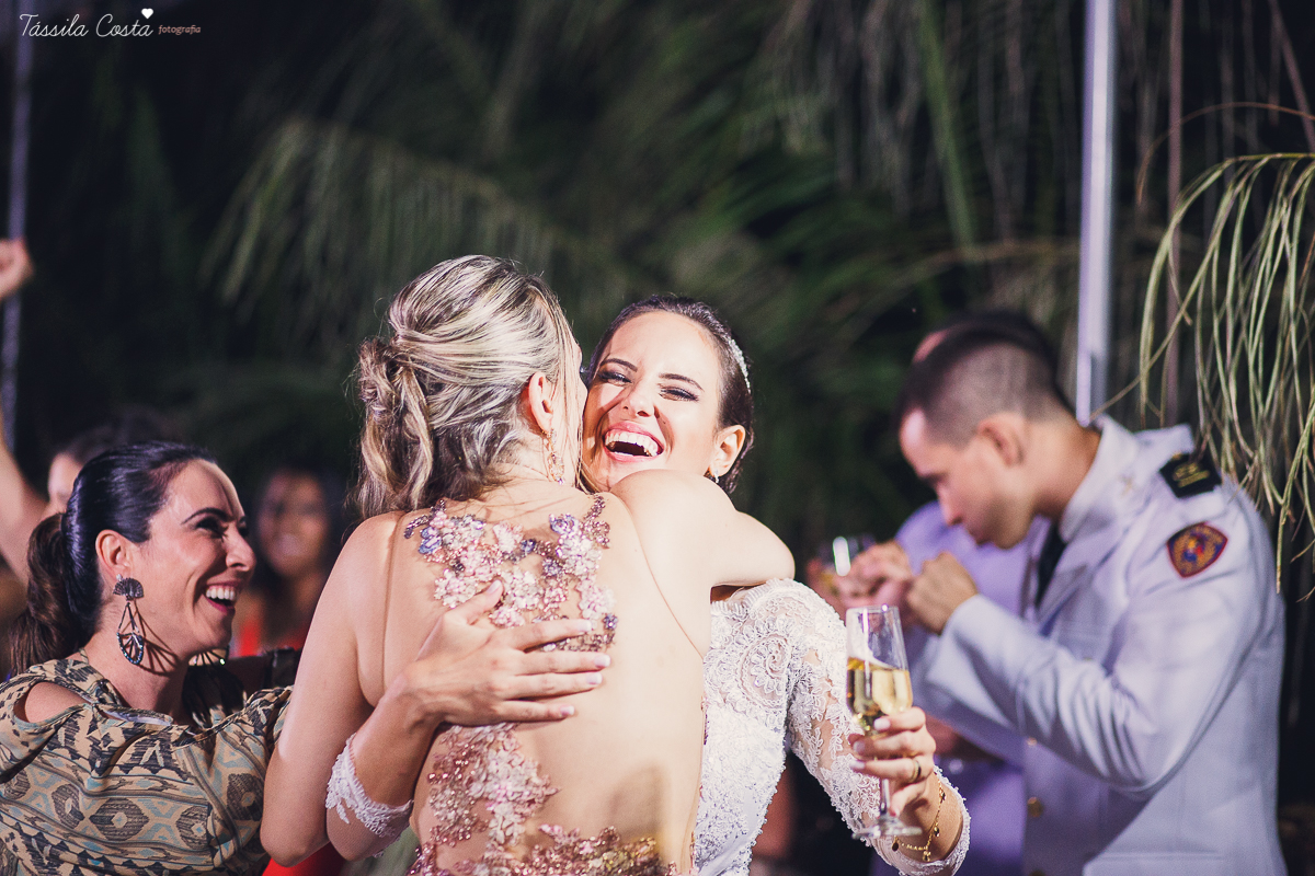 fotos de casamento realizado em Guarapari, litoral do Espírito Santo, sítio dos sonhos para fazer festa de casamento em Guarapari, noivos lindos e apaixonados, fotografia de casamento vitória es