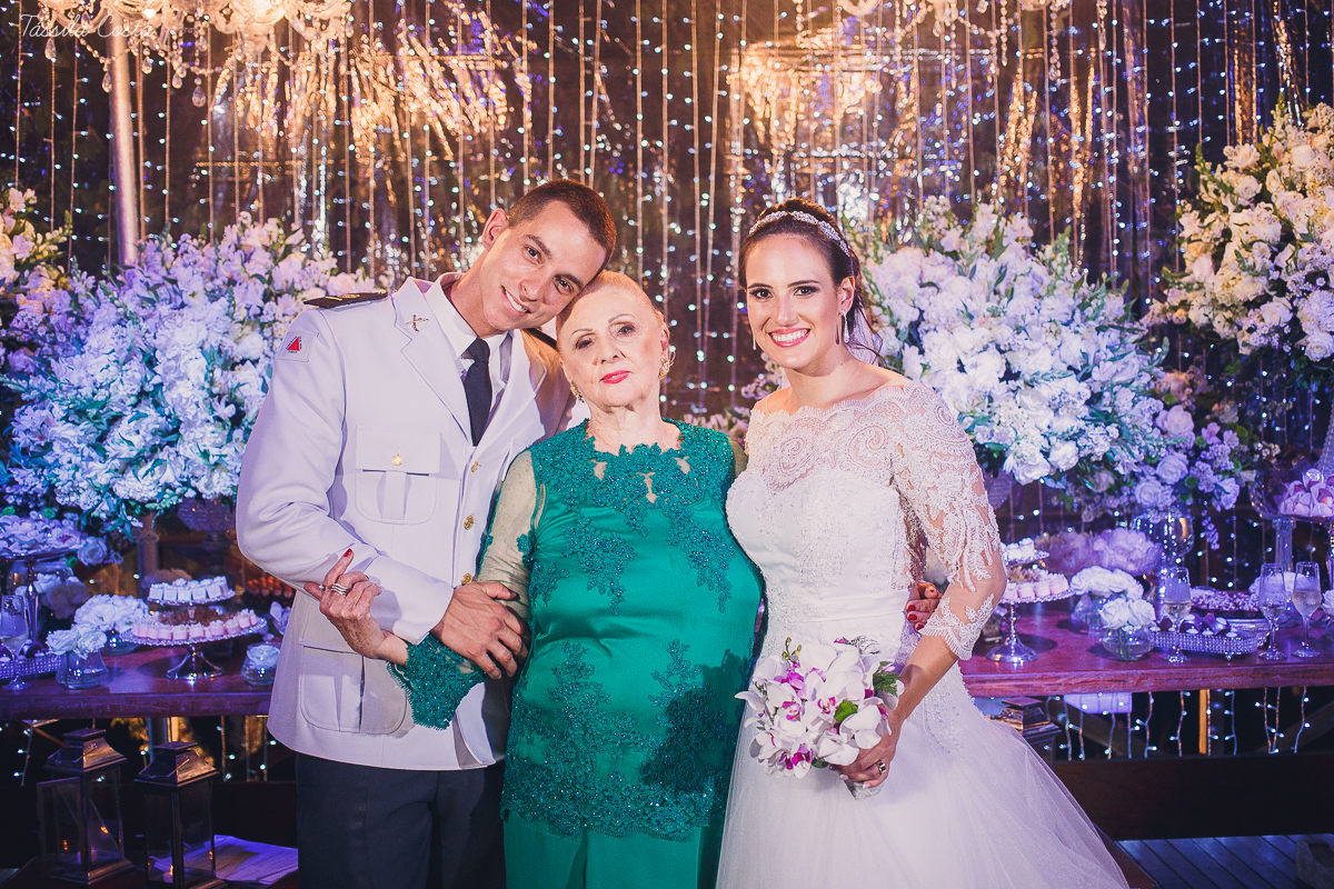 fotos de casamento realizado em Guarapari, litoral do Espírito Santo, sítio dos sonhos para fazer festa de casamento em Guarapari, noivos lindos e apaixonados, fotografia de casamento vitória es