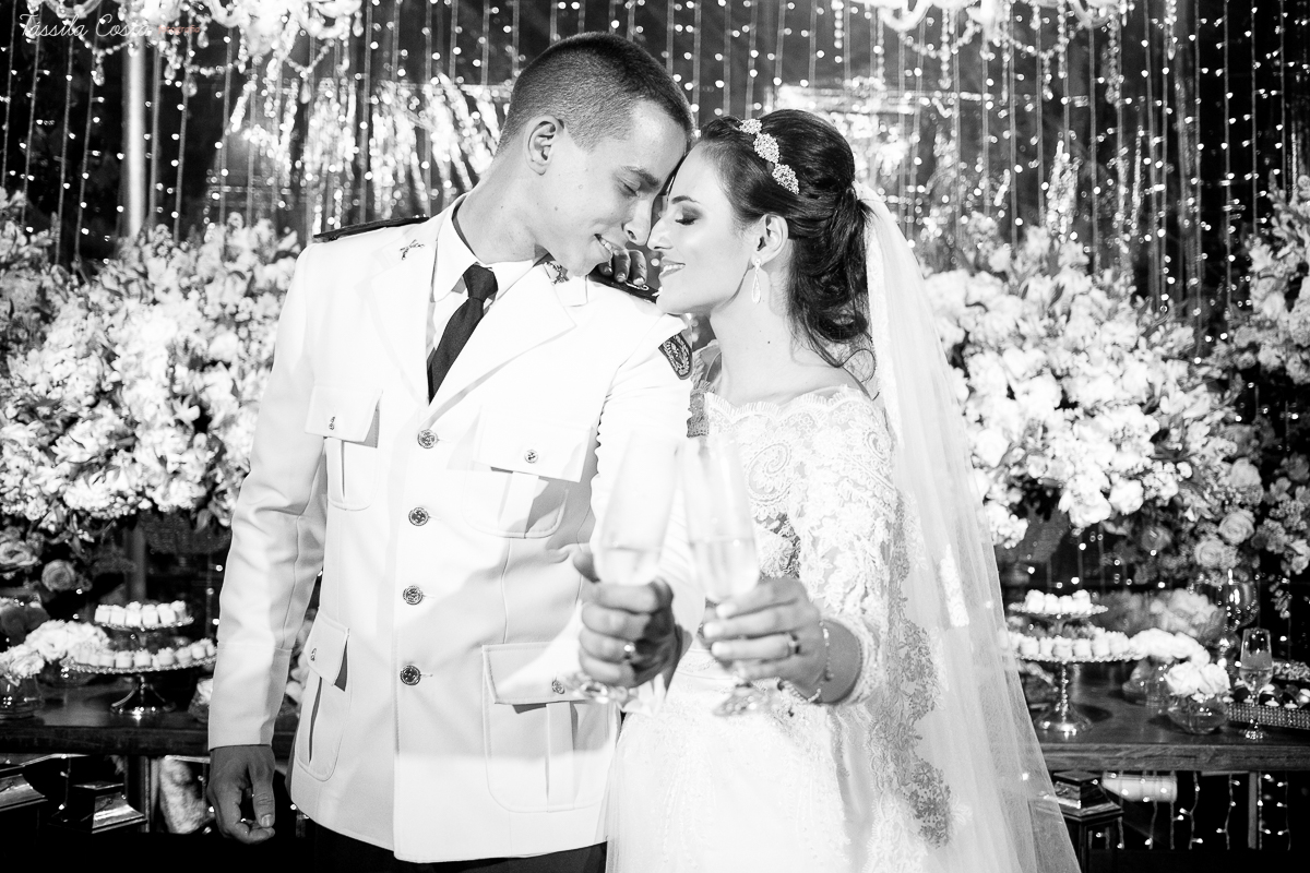 fotos de casamento realizado em Guarapari, litoral do Espírito Santo, sítio dos sonhos para fazer festa de casamento em Guarapari, noivos lindos e apaixonados, fotografia de casamento vitória es