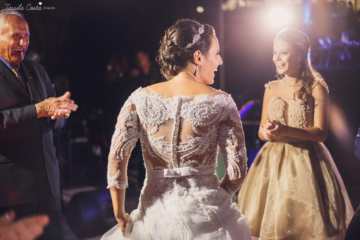 fotos de casamento realizado em Guarapari, litoral do Espírito Santo, sítio dos sonhos para fazer festa de casamento em Guarapari, noivos lindos e apaixonados, fotografia de casamento vitória es