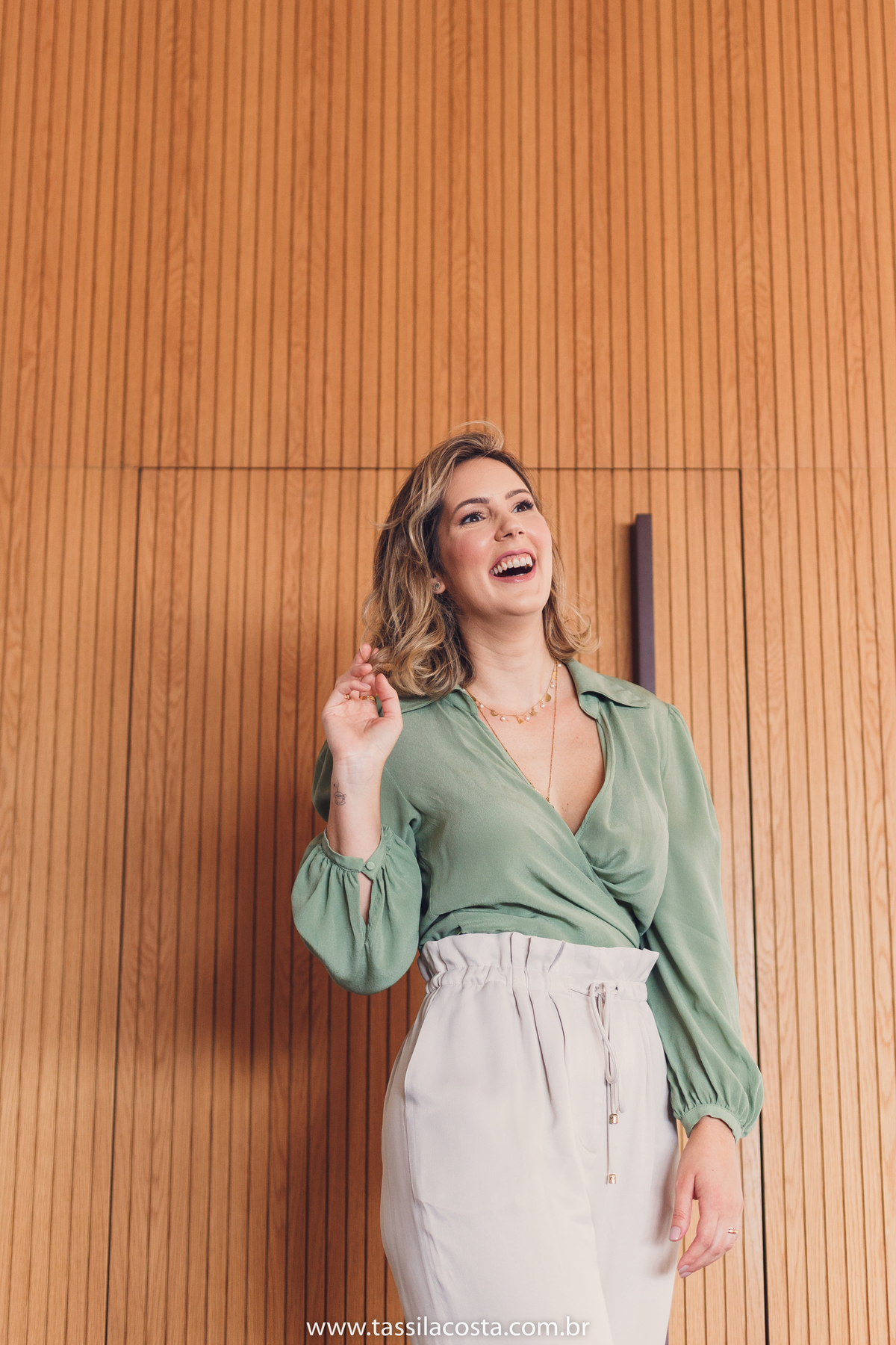 Fotos para atualização de portfólio, profissão consultoria de imagem, fotos para usar no Instagram, poses para consultoras de imagem, consultoria de imagem no ES, Tatiana Arruda, fotos para atualizar o instagram, Vila Velha 