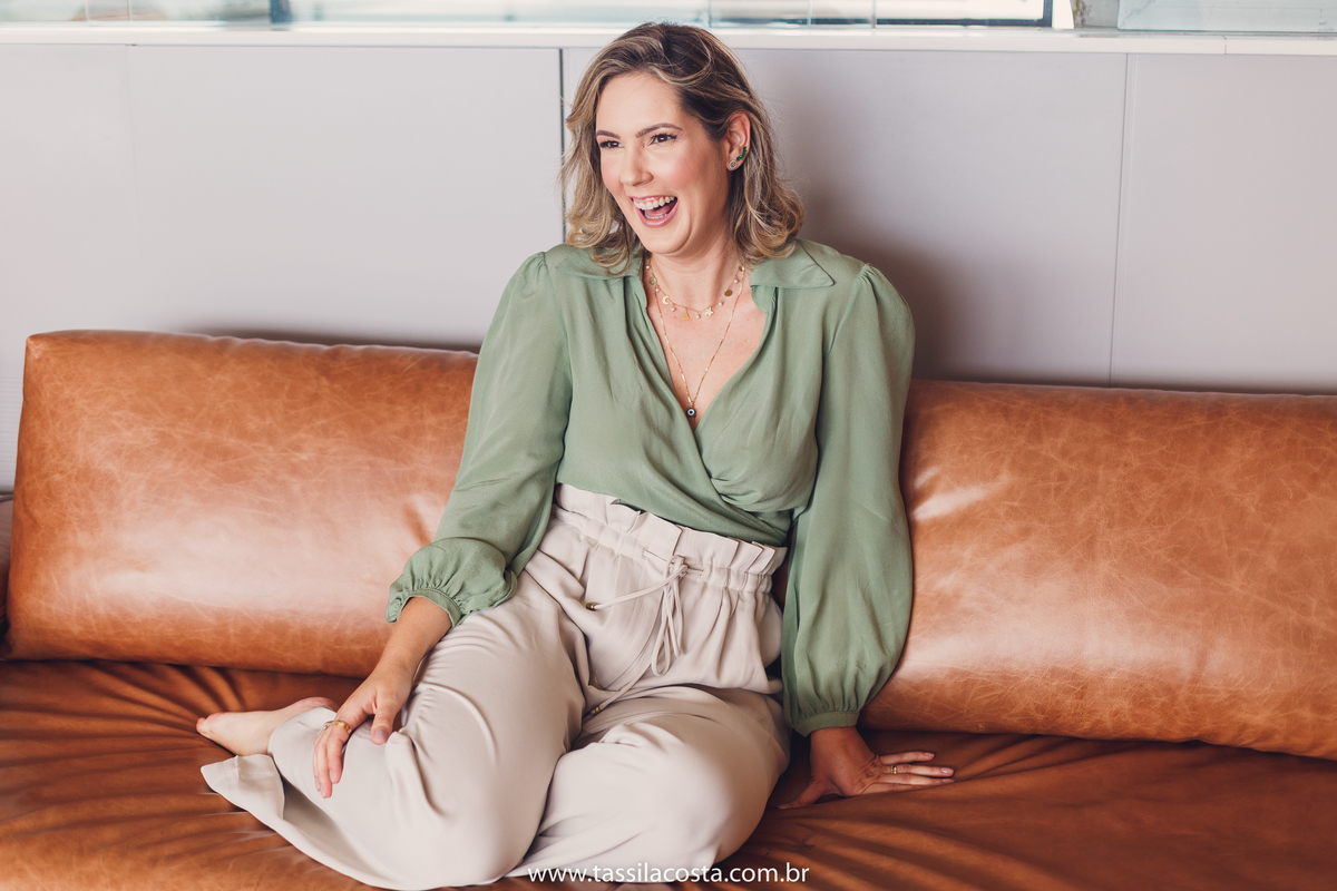 Fotos para atualização de portfólio, profissão consultoria de imagem, fotos para usar no Instagram, poses para consultoras de imagem, consultoria de imagem no ES, Tatiana Arruda, fotos para atualizar o instagram, Vila Velha 