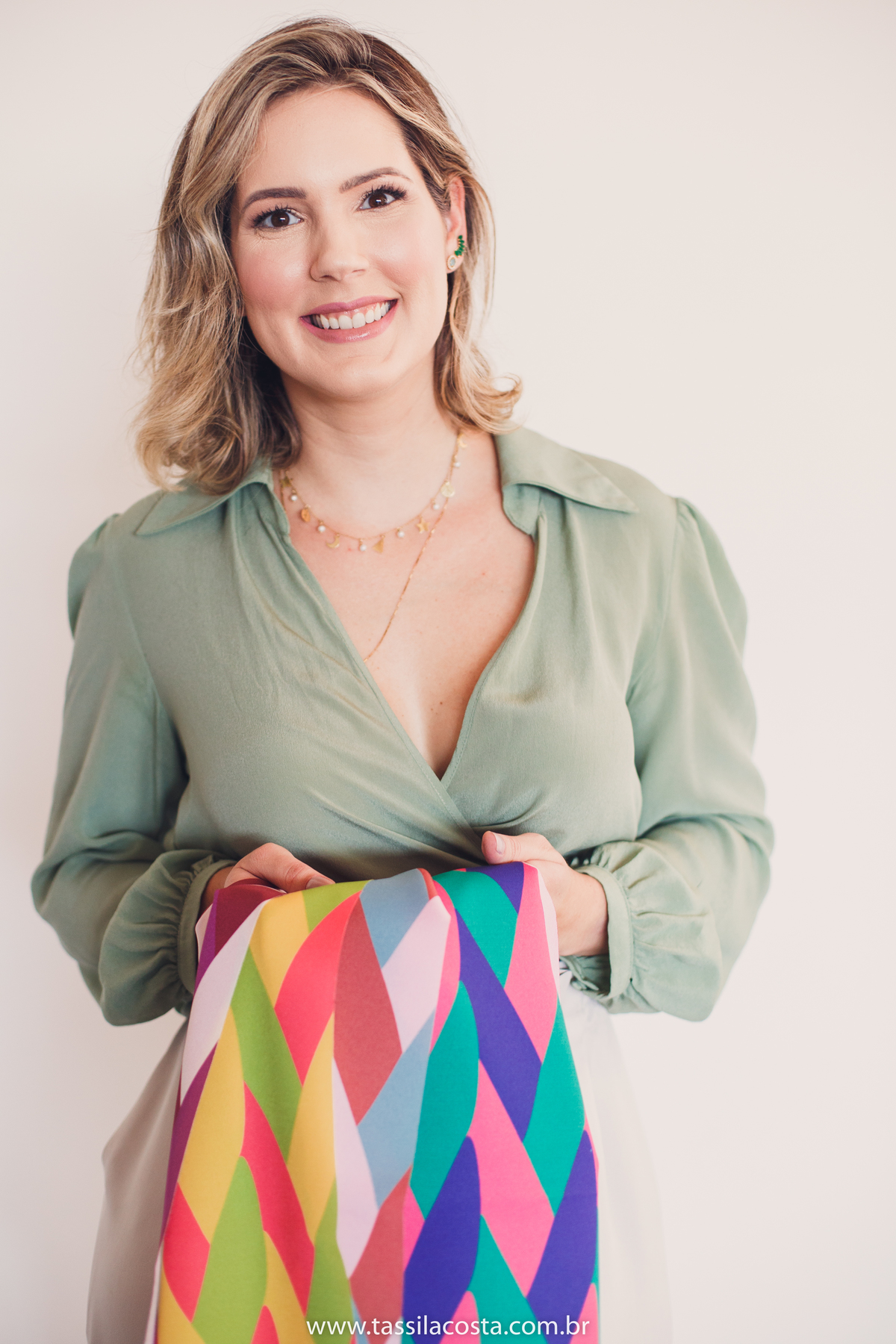 Fotos para atualização de portfólio, profissão consultoria de imagem, fotos para usar no Instagram, poses para consultoras de imagem, consultoria de imagem no ES, Tatiana Arruda, fotos para atualizar o instagram, Vila Velha 