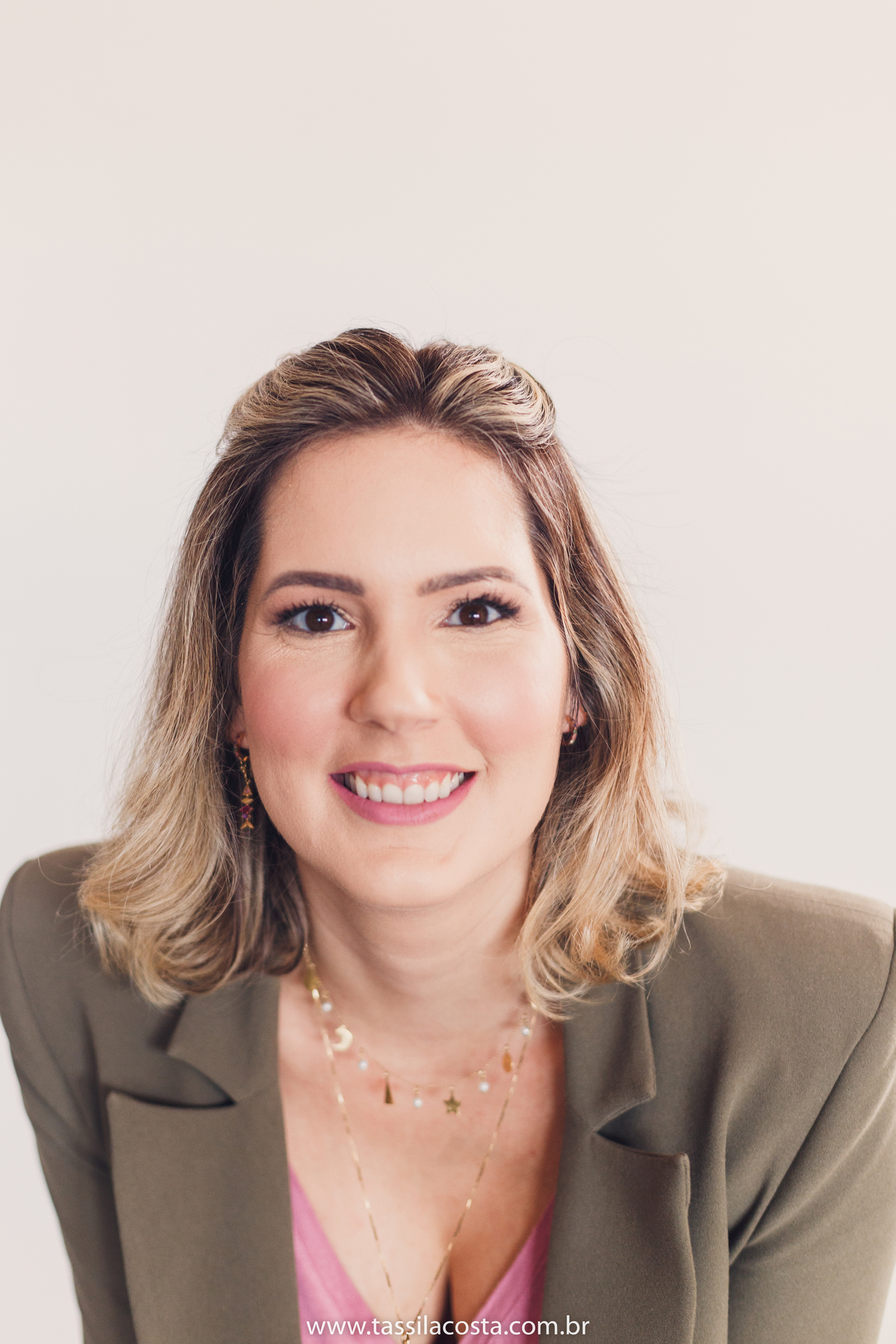 Fotos para atualização de portfólio, profissão consultoria de imagem, fotos para usar no Instagram, poses para consultoras de imagem, consultoria de imagem no ES, Tatiana Arruda, fotos para atualizar o instagram, Vila Velha 