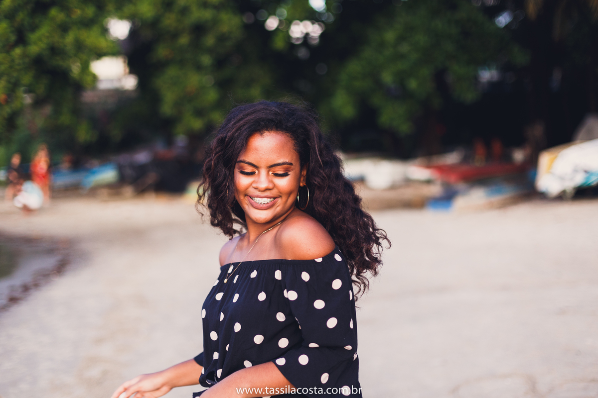 fotos externas para ensaio de 15 anos, Alice, fotos feitas na Ilha do Frade, Vitória ES, Tássila Costa fotografia, especializada em fotos de 15 anos, o que vestir no ensaio de 15 anos, fotógrafa em Vitória ES, looks para ensaio de 15 anos