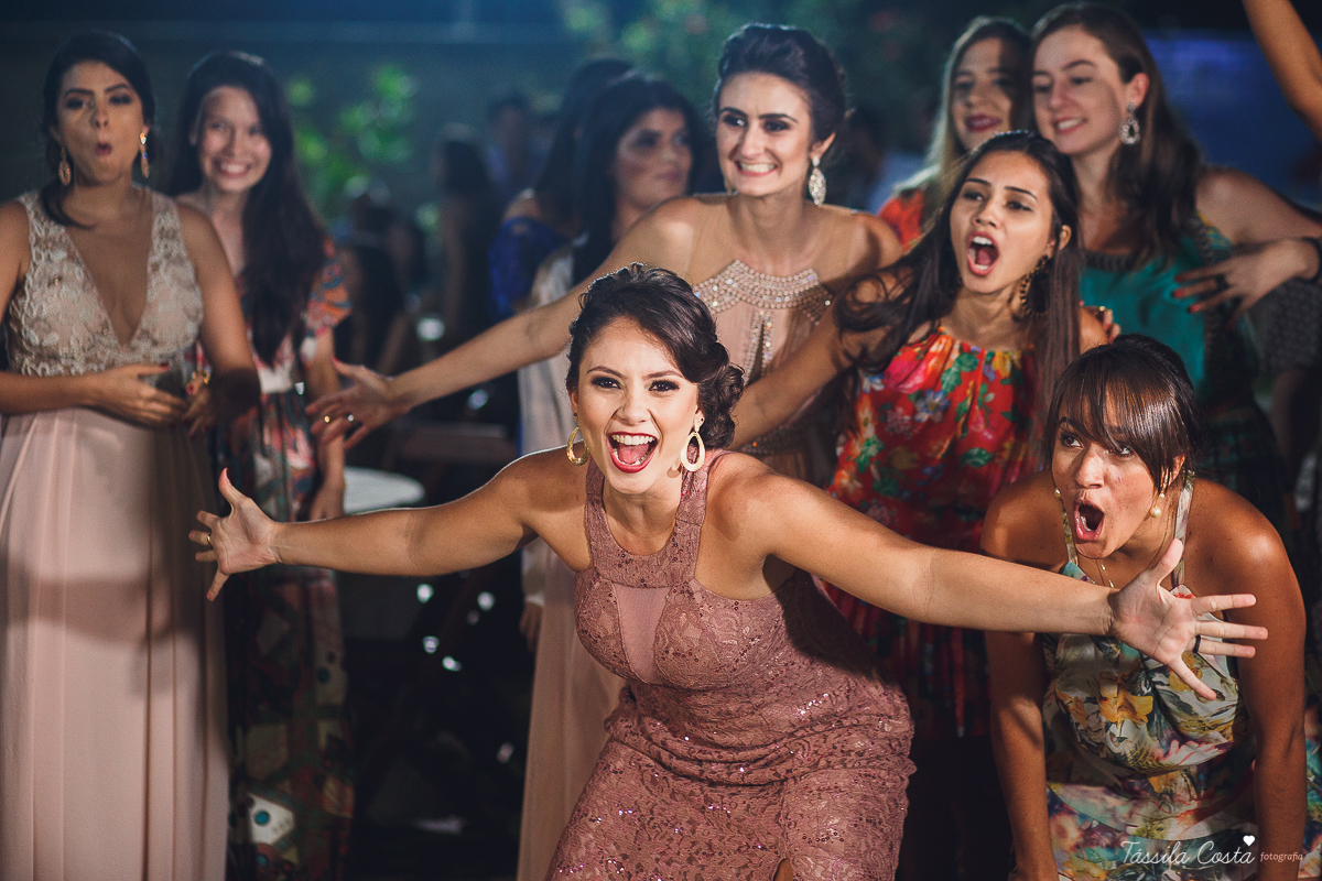 fotos de inspiração para casamento na praia, durante o dia, em Serra ES, Manguinhos, fotos de casamento dos sonhos na praia, Mayara e Allan, casamento durante a luz do dia, fotos de casamento na praia