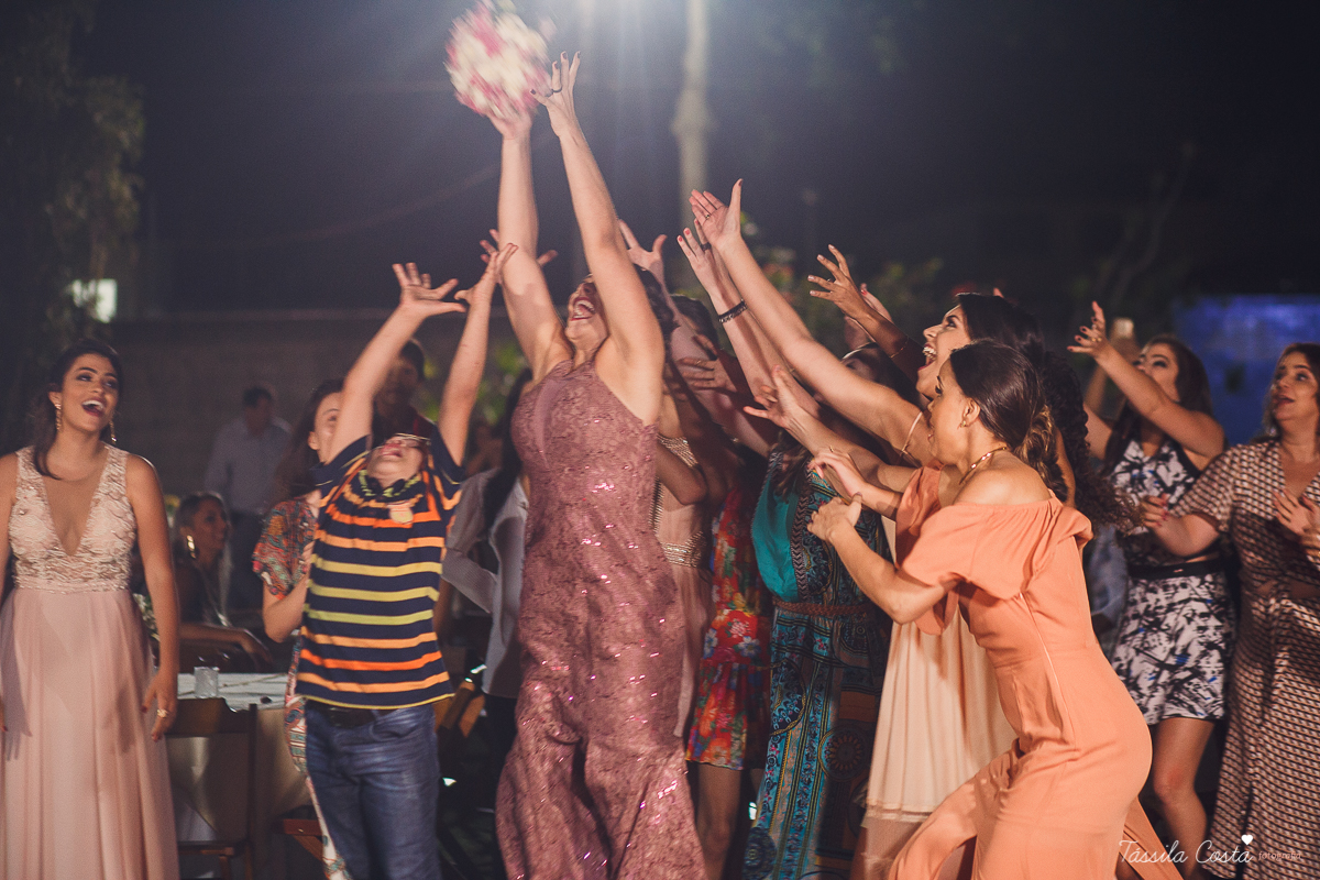 fotos de inspiração para casamento na praia, durante o dia, em Serra ES, Manguinhos, fotos de casamento dos sonhos na praia, Mayara e Allan, casamento durante a luz do dia, fotos de casamento na praia