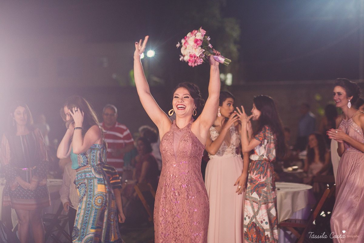 fotos de inspiração para casamento na praia, durante o dia, em Serra ES, Manguinhos, fotos de casamento dos sonhos na praia, Mayara e Allan, casamento durante a luz do dia, fotos de casamento na praia