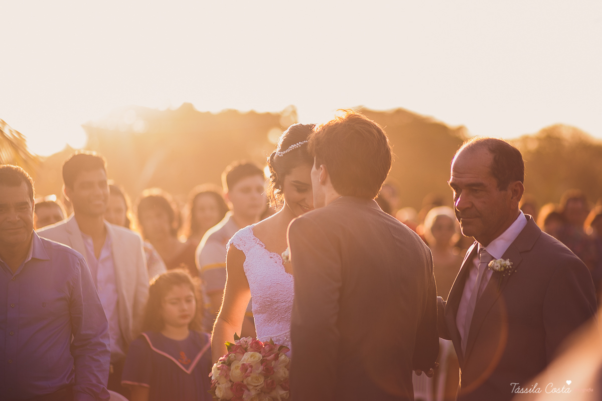 fotos de inspiração para casamento na praia, durante o dia, em Serra ES, Manguinhos, fotos de casamento dos sonhos na praia, Mayara e Allan, casamento durante a luz do dia, fotos de casamento na praia