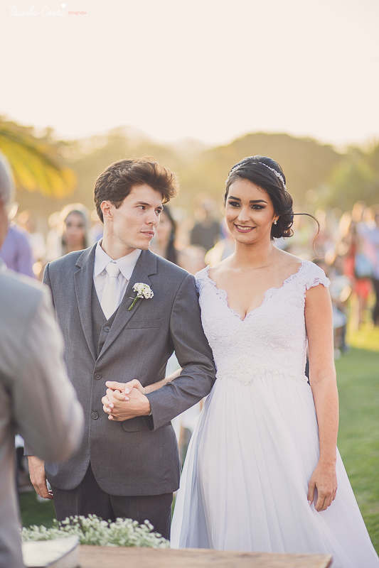 fotos de inspiração para casamento na praia, durante o dia, em Serra ES, Manguinhos, fotos de casamento dos sonhos na praia, Mayara e Allan, casamento durante a luz do dia, fotos de casamento na praia