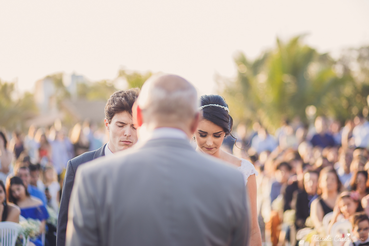 fotos de inspiração para casamento na praia, durante o dia, em Serra ES, Manguinhos, fotos de casamento dos sonhos na praia, Mayara e Allan, casamento durante a luz do dia, fotos de casamento na praia