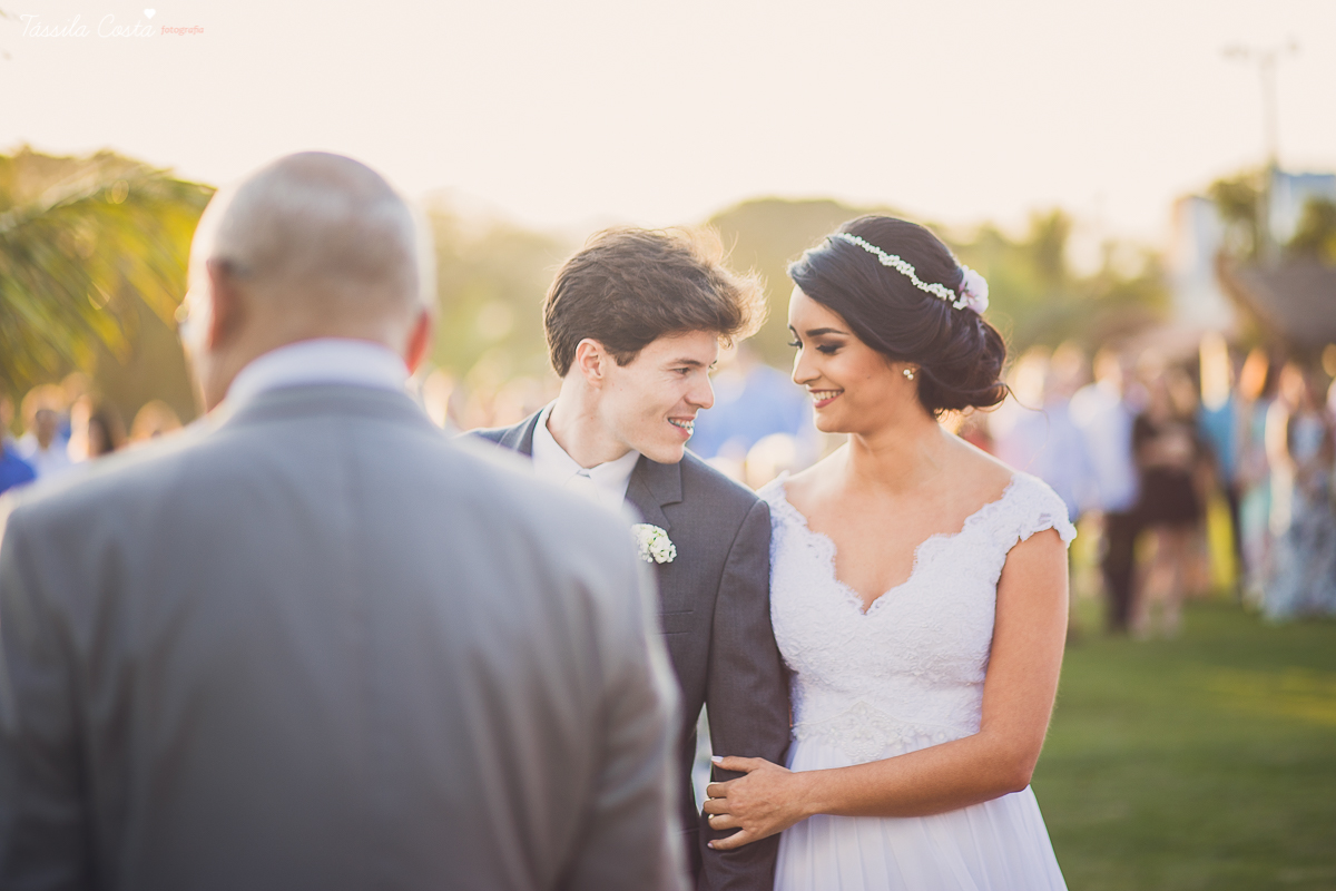 fotos de inspiração para casamento na praia, durante o dia, em Serra ES, Manguinhos, fotos de casamento dos sonhos na praia, Mayara e Allan, casamento durante a luz do dia, fotos de casamento na praia