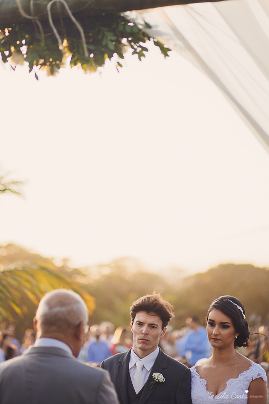 fotos de inspiração para casamento na praia, durante o dia, em Serra ES, Manguinhos, fotos de casamento dos sonhos na praia, Mayara e Allan, casamento durante a luz do dia, fotos de casamento na praia