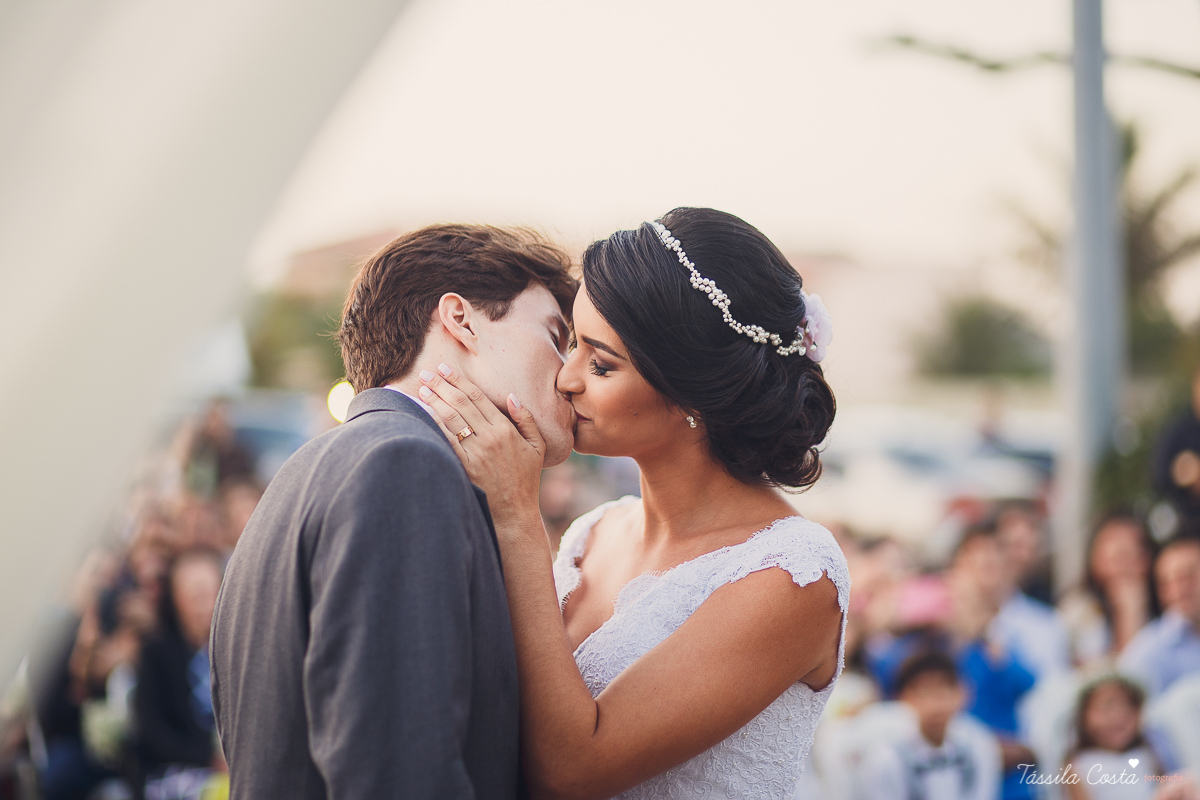 fotos de inspiração para casamento na praia, durante o dia, em Serra ES, Manguinhos, fotos de casamento dos sonhos na praia, Mayara e Allan, casamento durante a luz do dia, fotos de casamento na praia