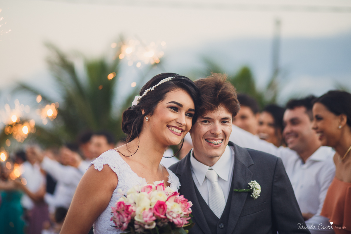 fotos de inspiração para casamento na praia, durante o dia, em Serra ES, Manguinhos, fotos de casamento dos sonhos na praia, Mayara e Allan, casamento durante a luz do dia, fotos de casamento na praia