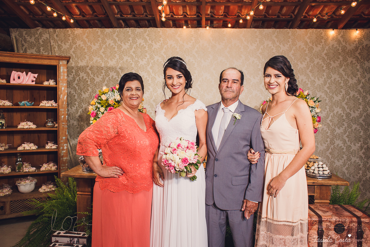 fotos de inspiração para casamento na praia, durante o dia, em Serra ES, Manguinhos, fotos de casamento dos sonhos na praia, Mayara e Allan, casamento durante a luz do dia, fotos de casamento na praia
