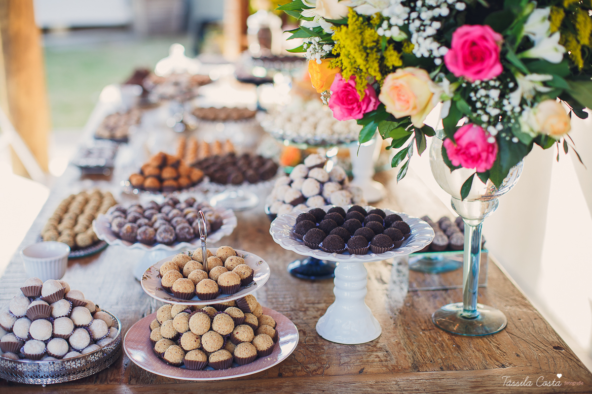 fotos de inspiração para casamento na praia, durante o dia, em Serra ES, Manguinhos, fotos de casamento dos sonhos na praia, Mayara e Allan, casamento durante a luz do dia, fotos de casamento na praia