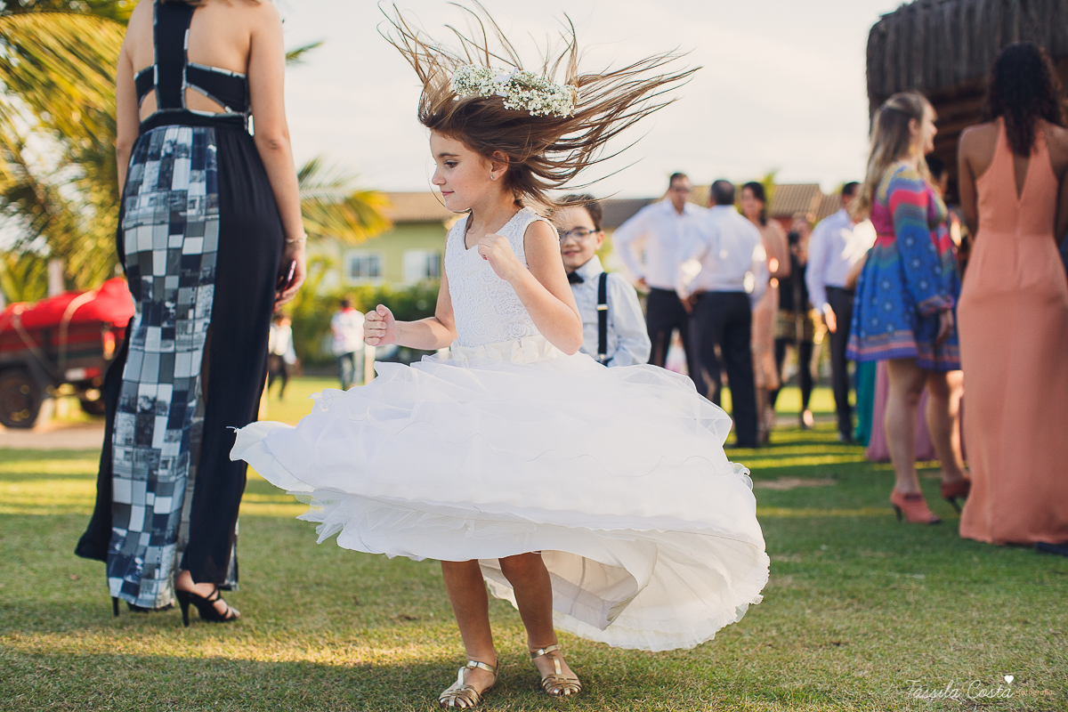 fotos de inspiração para casamento na praia, durante o dia, em Serra ES, Manguinhos, fotos de casamento dos sonhos na praia, Mayara e Allan, casamento durante a luz do dia, fotos de casamento na praia