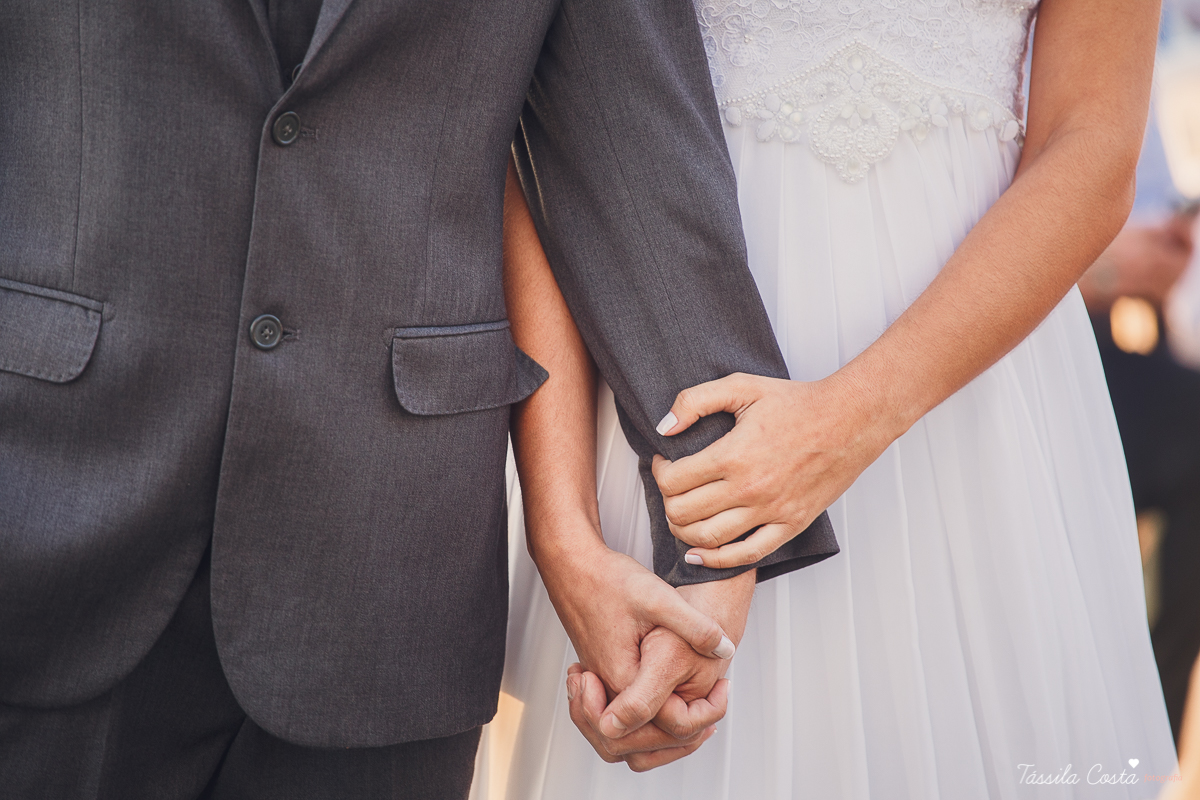 fotos de inspiração para casamento na praia, durante o dia, em Serra ES, Manguinhos, fotos de casamento dos sonhos na praia, Mayara e Allan, casamento durante a luz do dia, fotos de casamento na praia