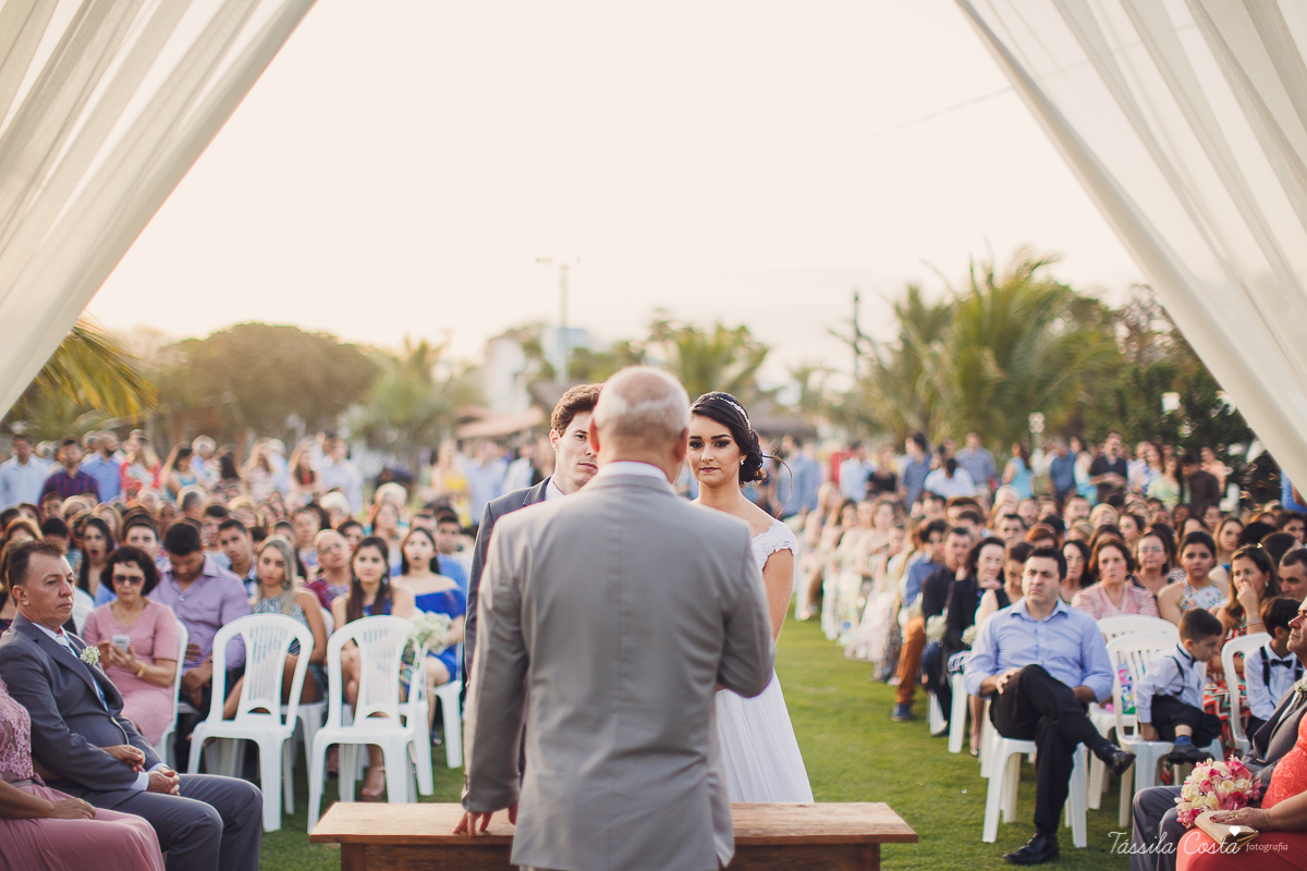 fotos de inspiração para casamento na praia, durante o dia, em Serra ES, Manguinhos, fotos de casamento dos sonhos na praia, Mayara e Allan, casamento durante a luz do dia, fotos de casamento na praia