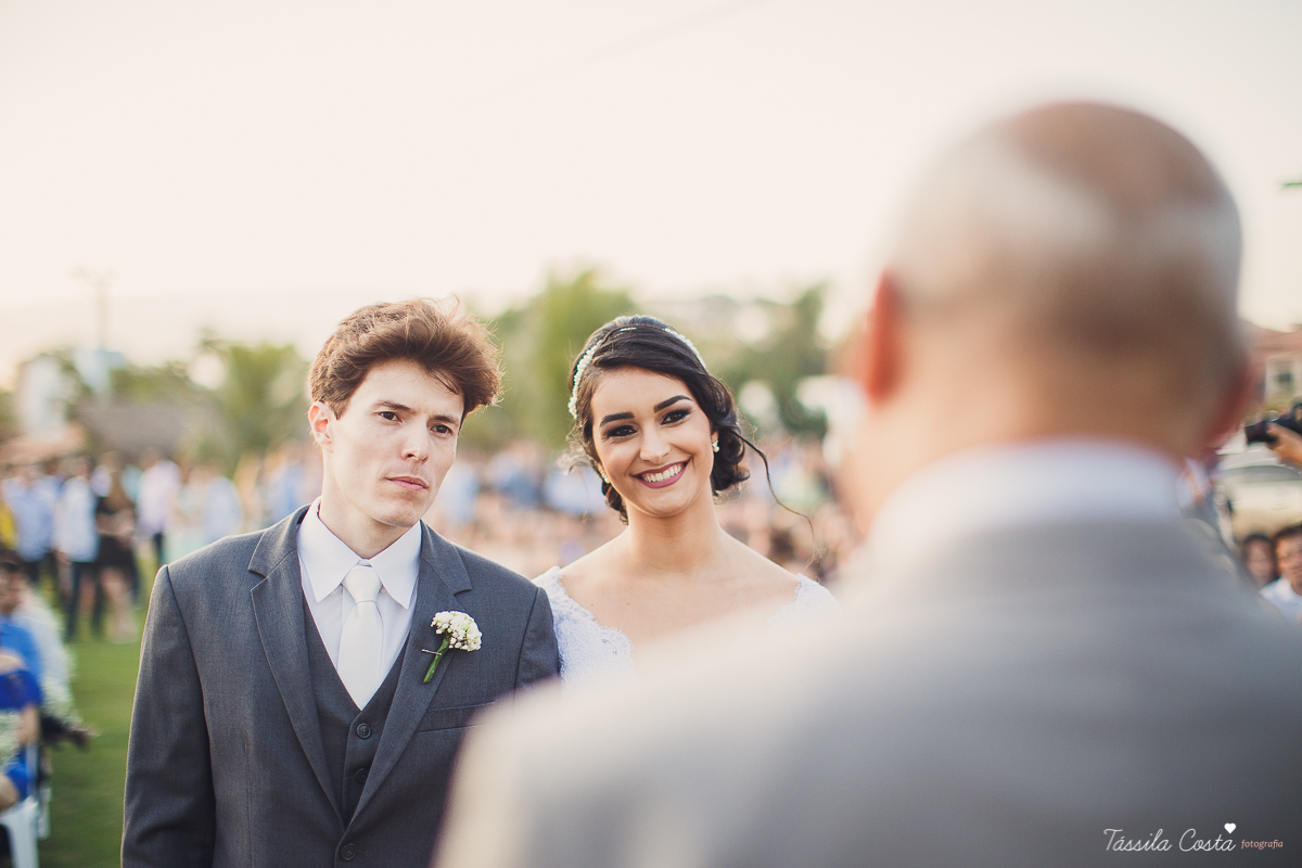 fotos de inspiração para casamento na praia, durante o dia, em Serra ES, Manguinhos, fotos de casamento dos sonhos na praia, Mayara e Allan, casamento durante a luz do dia, fotos de casamento na praia
