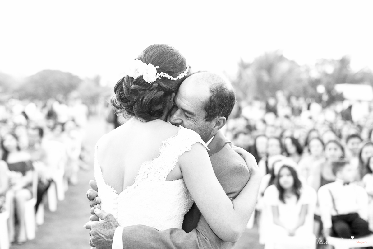 fotos de inspiração para casamento na praia, durante o dia, em Serra ES, Manguinhos, fotos de casamento dos sonhos na praia, Mayara e Allan, casamento durante a luz do dia, fotos de casamento na praia