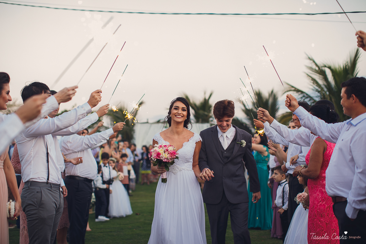 fotos de inspiração para casamento na praia, durante o dia, em Serra ES, Manguinhos, fotos de casamento dos sonhos na praia, Mayara e Allan, casamento durante a luz do dia, fotos de casamento na praia