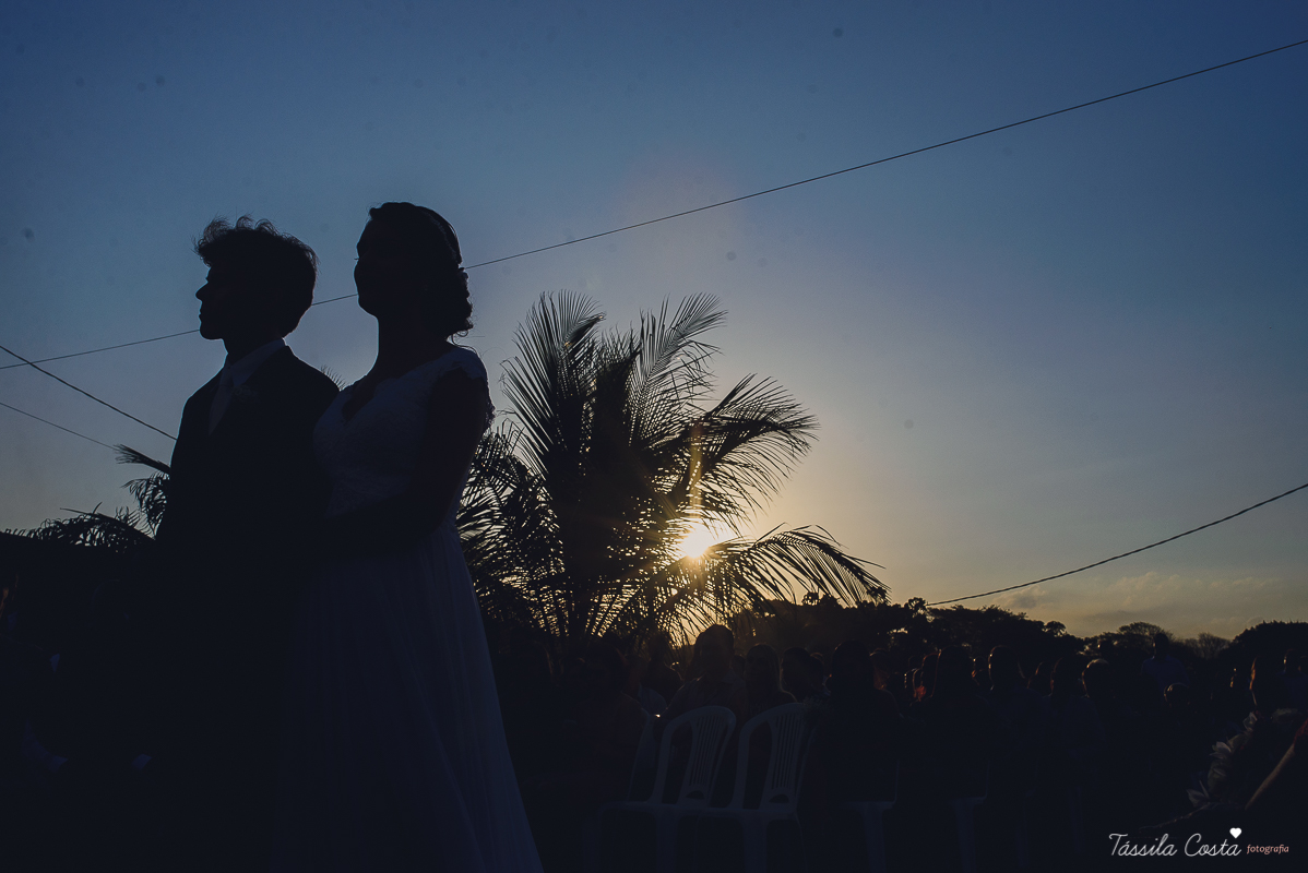fotos de inspiração para casamento na praia, durante o dia, em Serra ES, Manguinhos, fotos de casamento dos sonhos na praia, Mayara e Allan, casamento durante a luz do dia, fotos de casamento na praia