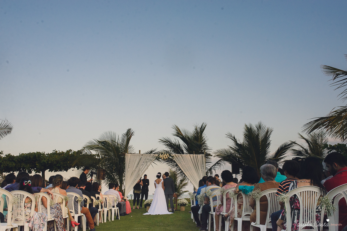fotos de inspiração para casamento na praia, durante o dia, em Serra ES, Manguinhos, fotos de casamento dos sonhos na praia, Mayara e Allan, casamento durante a luz do dia, fotos de casamento na praia