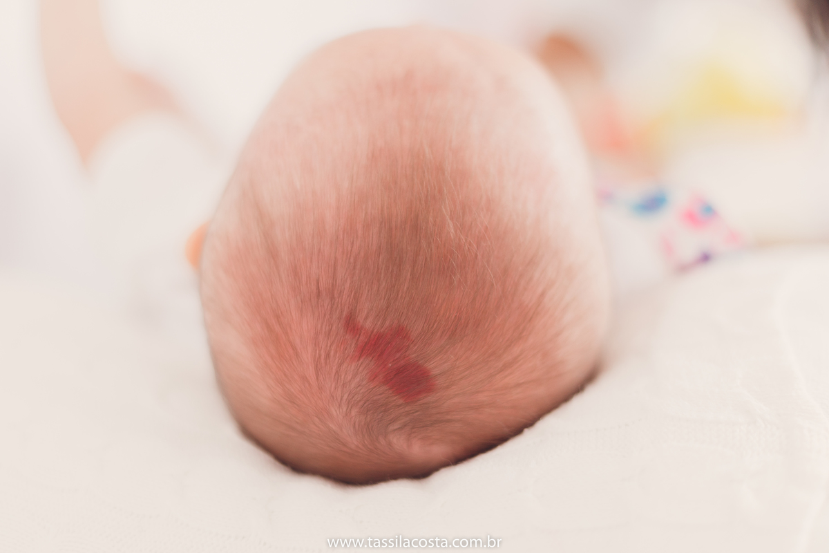 Lara 4 meses, bebê linda, fotos feitas em casa, ensaio de acompanhamento mensal, fotos mensais, Tássila Costa fotografia, fotos em Vitória ES