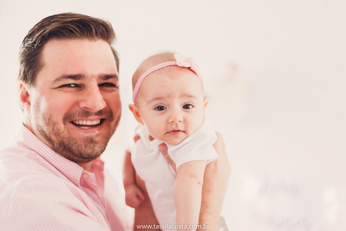 Lara 4 meses, bebê linda, fotos feitas em casa, ensaio de acompanhamento mensal, fotos mensais, Tássila Costa fotografia, fotos em Vitória ES