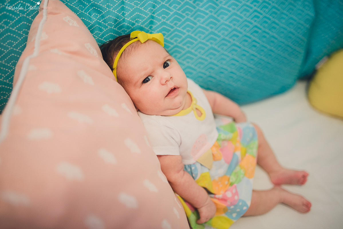 fotos em vila velha, es, de acompanhamento mensal de bebês, quarto lindo da bebê sofia, fotos na praia de itaparica, ensaio família em casa, fotos dentro do apartamento