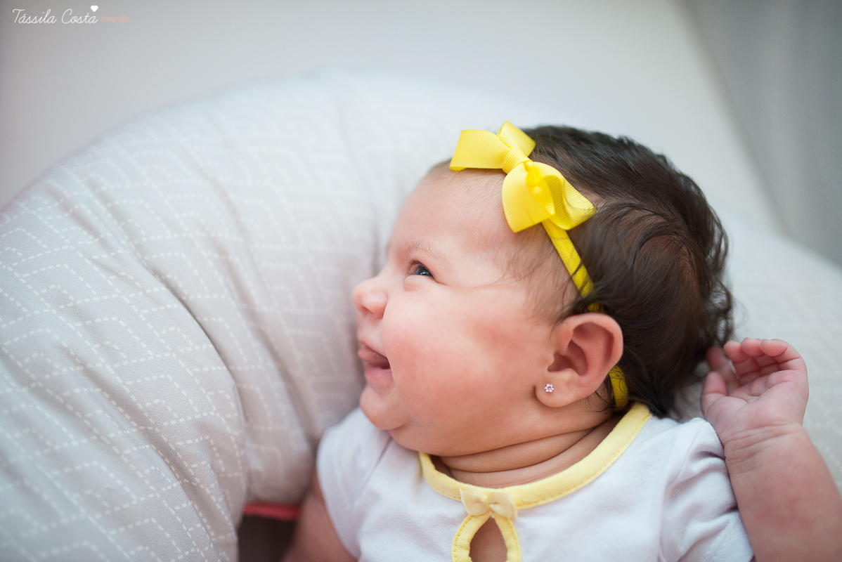 fotos em vila velha, es, de acompanhamento mensal de bebês, quarto lindo da bebê sofia, fotos na praia de itaparica, ensaio família em casa, fotos dentro do apartamento