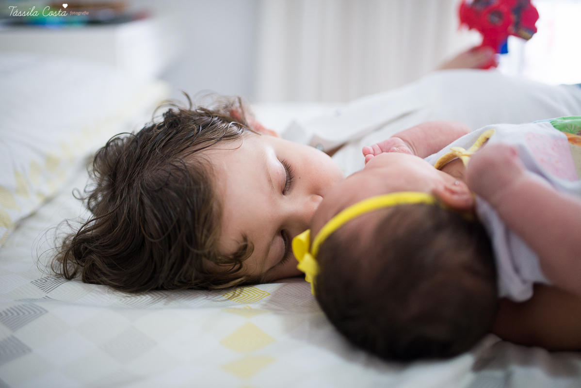 fotos em vila velha, es, de acompanhamento mensal de bebês, quarto lindo da bebê sofia, fotos na praia de itaparica, ensaio família em casa, fotos dentro do apartamento