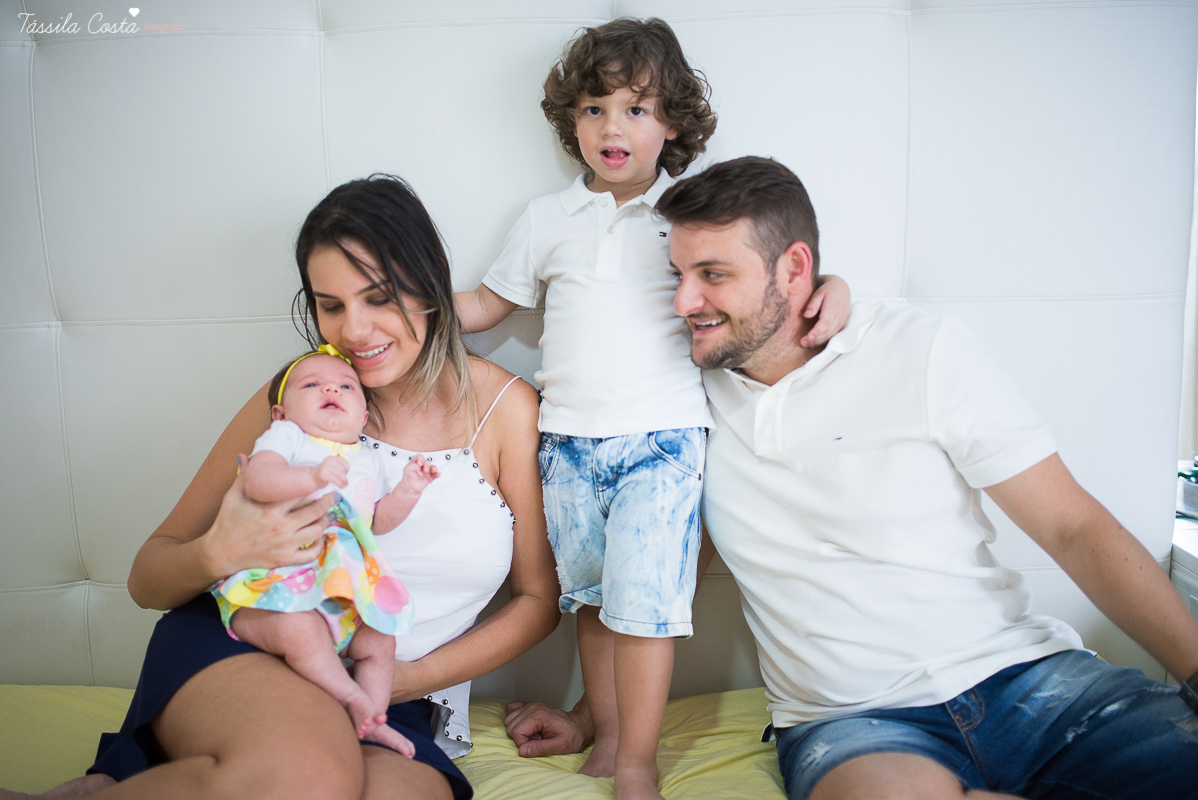 fotos em vila velha, es, de acompanhamento mensal de bebês, quarto lindo da bebê sofia, fotos na praia de itaparica, ensaio família em casa, fotos dentro do apartamento