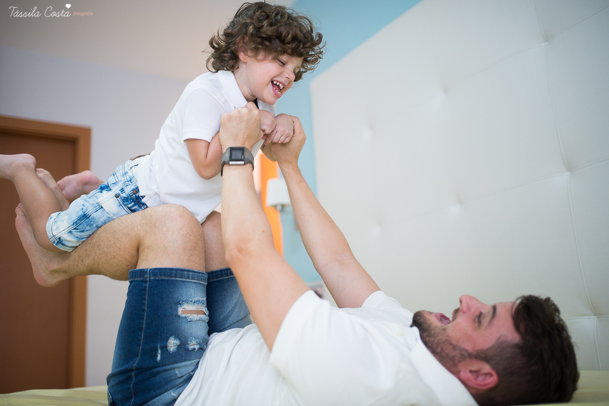 fotos em vila velha, es, de acompanhamento mensal de bebês, quarto lindo da bebê sofia, fotos na praia de itaparica, ensaio família em casa, fotos dentro do apartamento