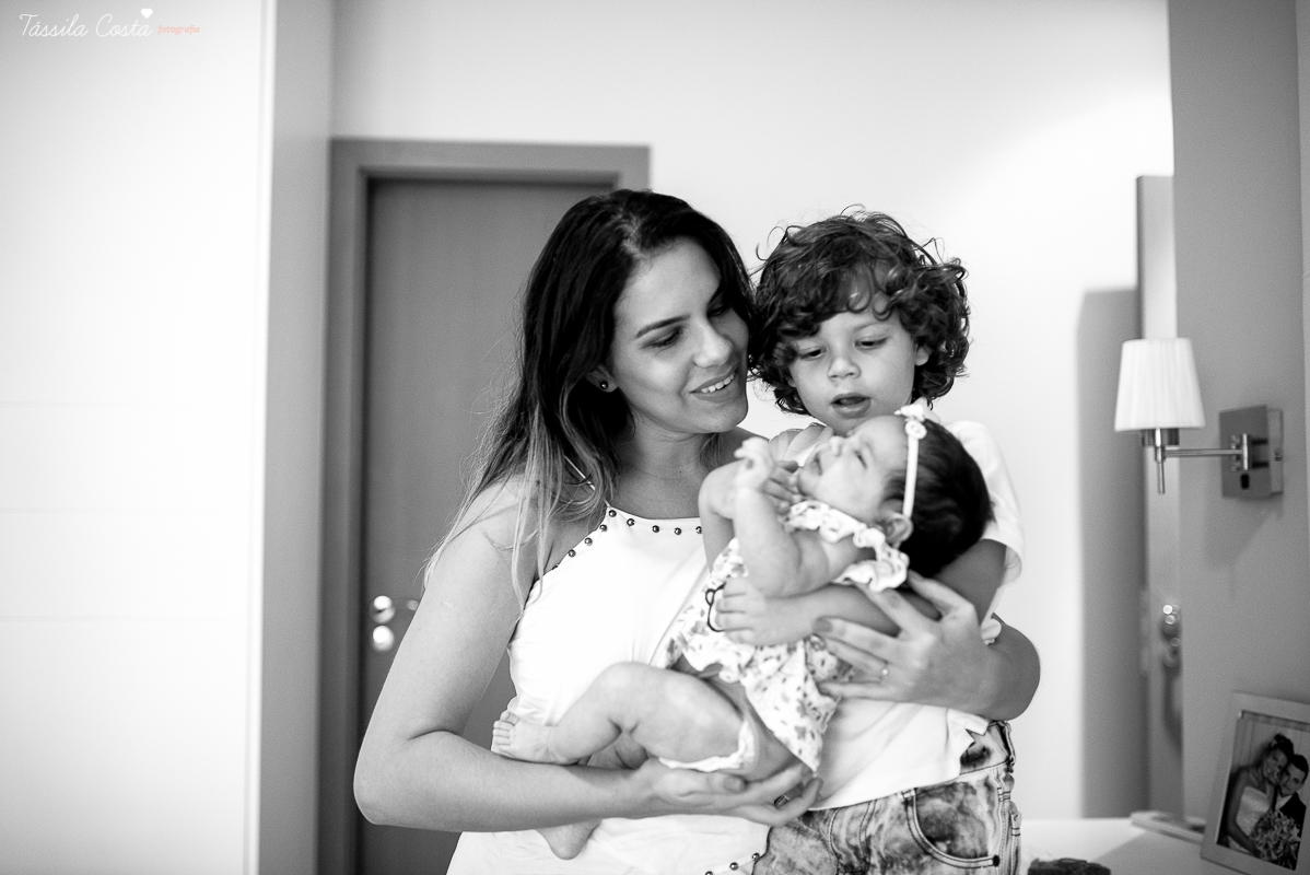 fotos em vila velha, es, de acompanhamento mensal de bebês, quarto lindo da bebê sofia, fotos na praia de itaparica, ensaio família em casa, fotos dentro do apartamento