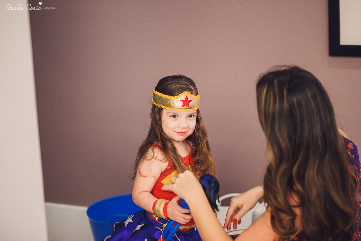 festa no tema mulher maravilha, fotografada e filmada em vitória es, filmagem de aniversário infantil em vitoria es, clipe da festa, filmagem e fotografia de casamento em vila velha