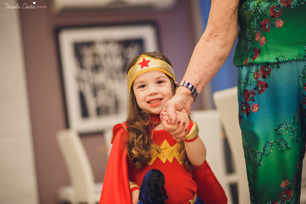 festa no tema mulher maravilha, fotografada e filmada em vitória es, filmagem de aniversário infantil em vitoria es, clipe da festa, filmagem e fotografia de casamento em vila velha