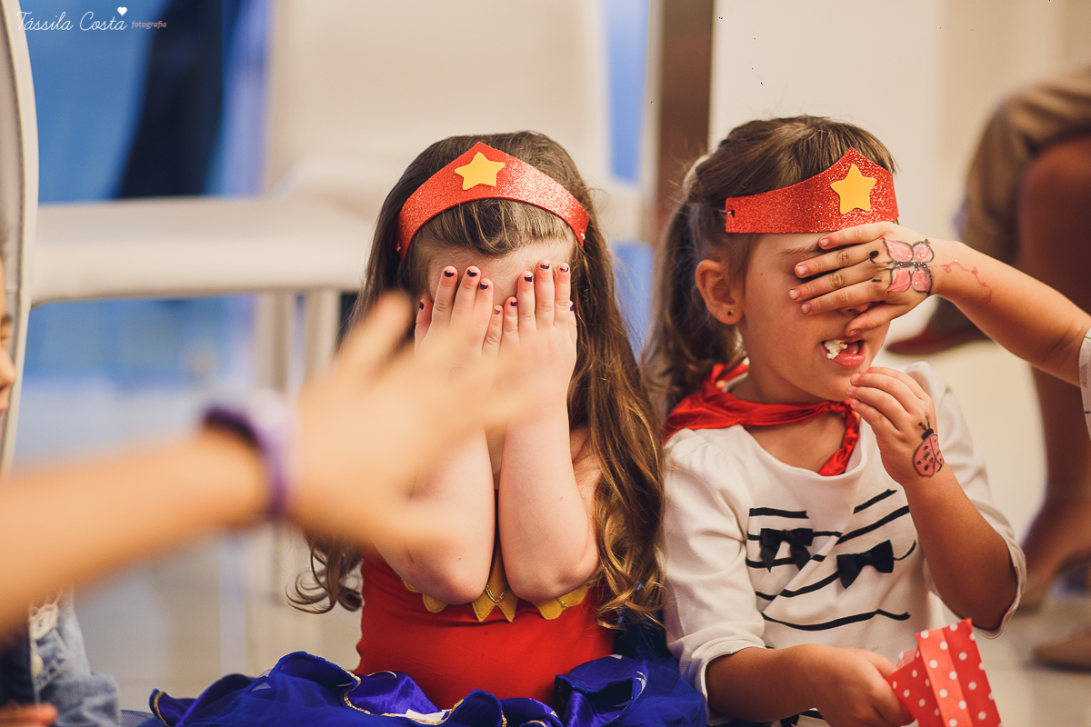 festa no tema mulher maravilha, fotografada e filmada em vitória es, filmagem de aniversário infantil em vitoria es, clipe da festa, filmagem e fotografia de casamento em vila velha