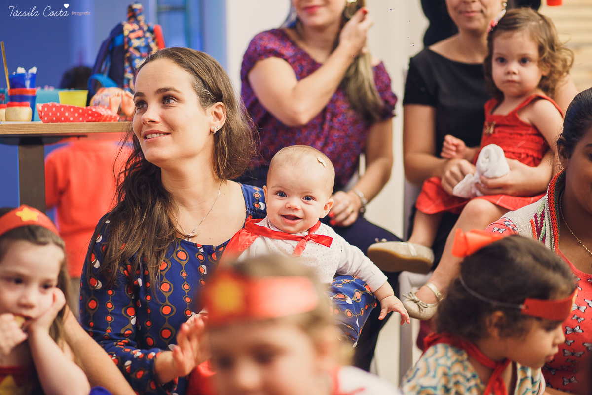 festa no tema mulher maravilha, fotografada e filmada em vitória es, filmagem de aniversário infantil em vitoria es, clipe da festa, filmagem e fotografia de casamento em vila velha