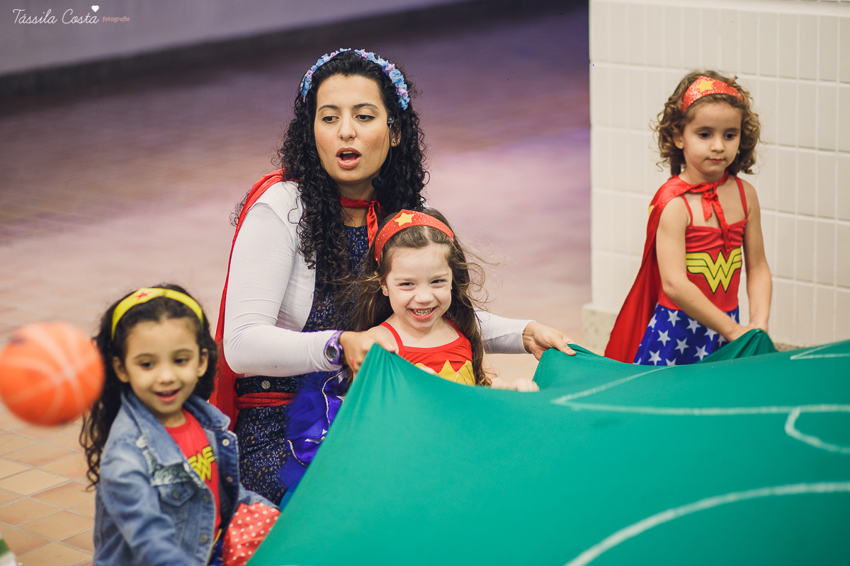 festa no tema mulher maravilha, fotografada e filmada em vitória es, filmagem de aniversário infantil em vitoria es, clipe da festa, filmagem e fotografia de casamento em vila velha