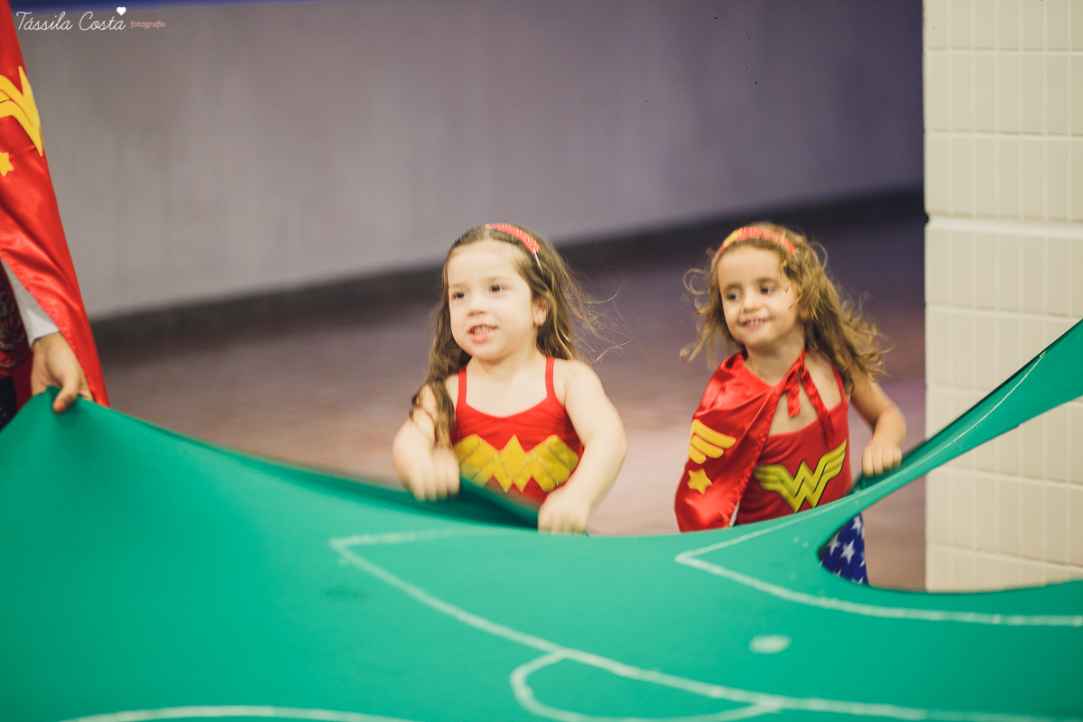 festa no tema mulher maravilha, fotografada e filmada em vitória es, filmagem de aniversário infantil em vitoria es, clipe da festa, filmagem e fotografia de casamento em vila velha
