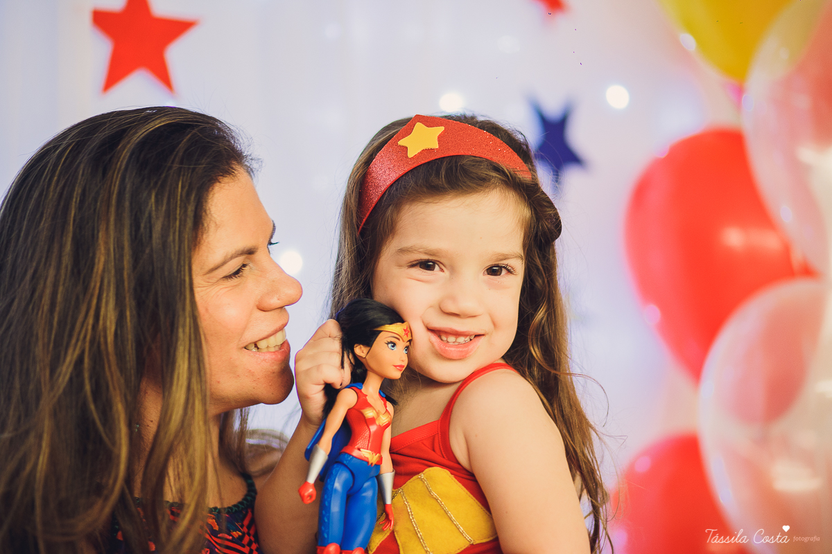 festa no tema mulher maravilha, fotografada e filmada em vitória es, filmagem de aniversário infantil em vitoria es, clipe da festa, filmagem e fotografia de casamento em vila velha