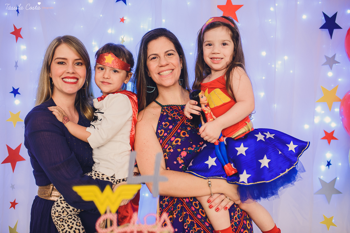 festa no tema mulher maravilha, fotografada e filmada em vitória es, filmagem de aniversário infantil em vitoria es, clipe da festa, filmagem e fotografia de casamento em vila velha